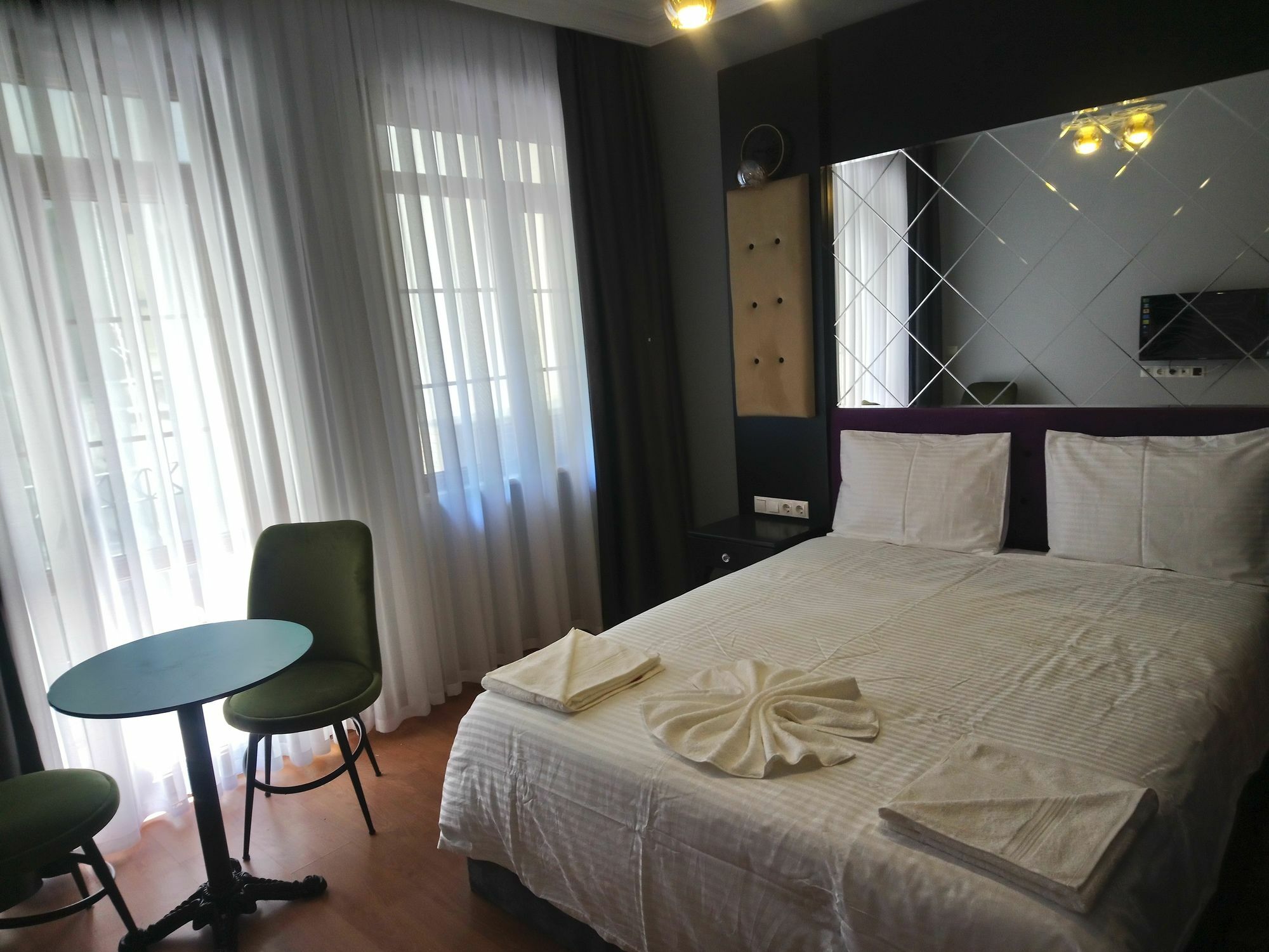 Royal Garden Suite And Hotel Istanbul Exterior foto
